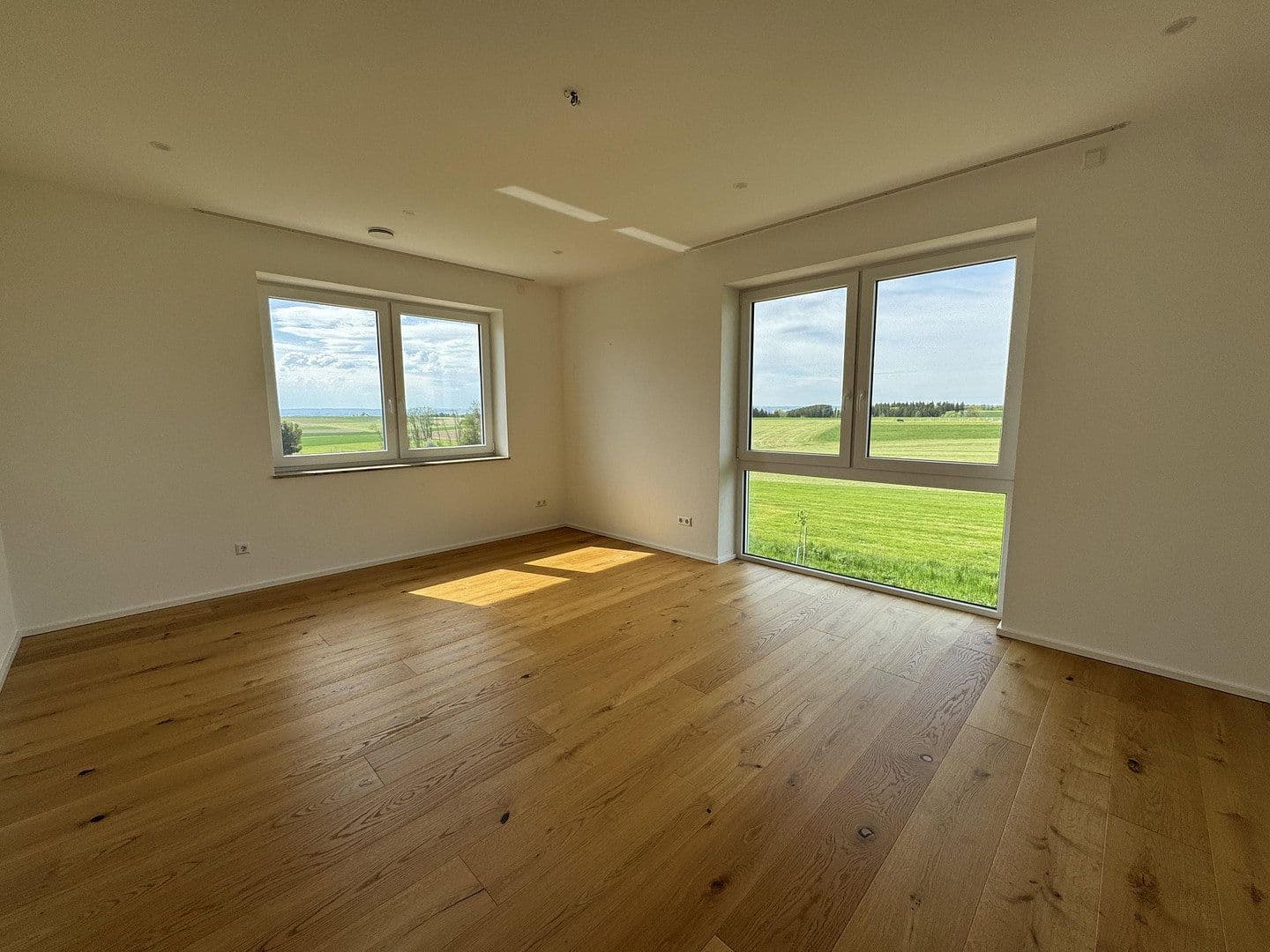 Predaj domu 227 m², pozemek 639 m², Laupheim, Bádensko-Wurttembersko Predaj domu 227 m², pozemek 639 m², Laupheim, Bádensko-Wurttembersko