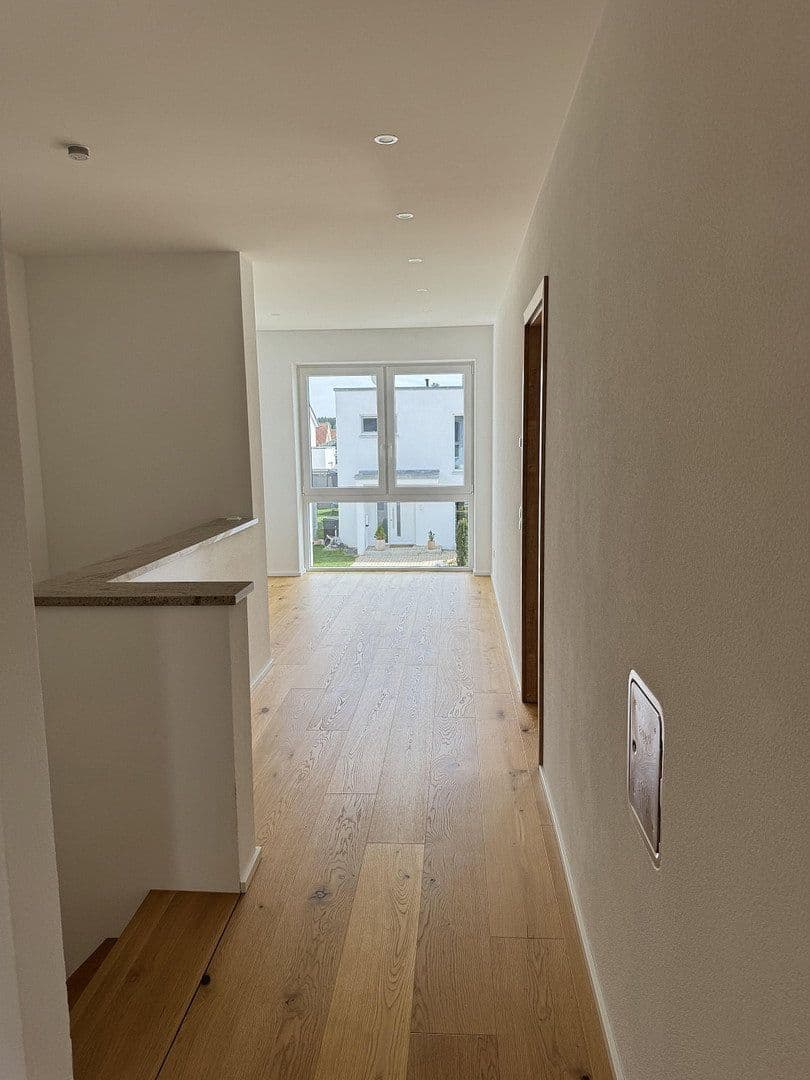 Predaj domu 227 m², pozemek 639 m², Laupheim, Bádensko-Wurttembersko Predaj domu 227 m², pozemek 639 m², Laupheim, Bádensko-Wurttembersko