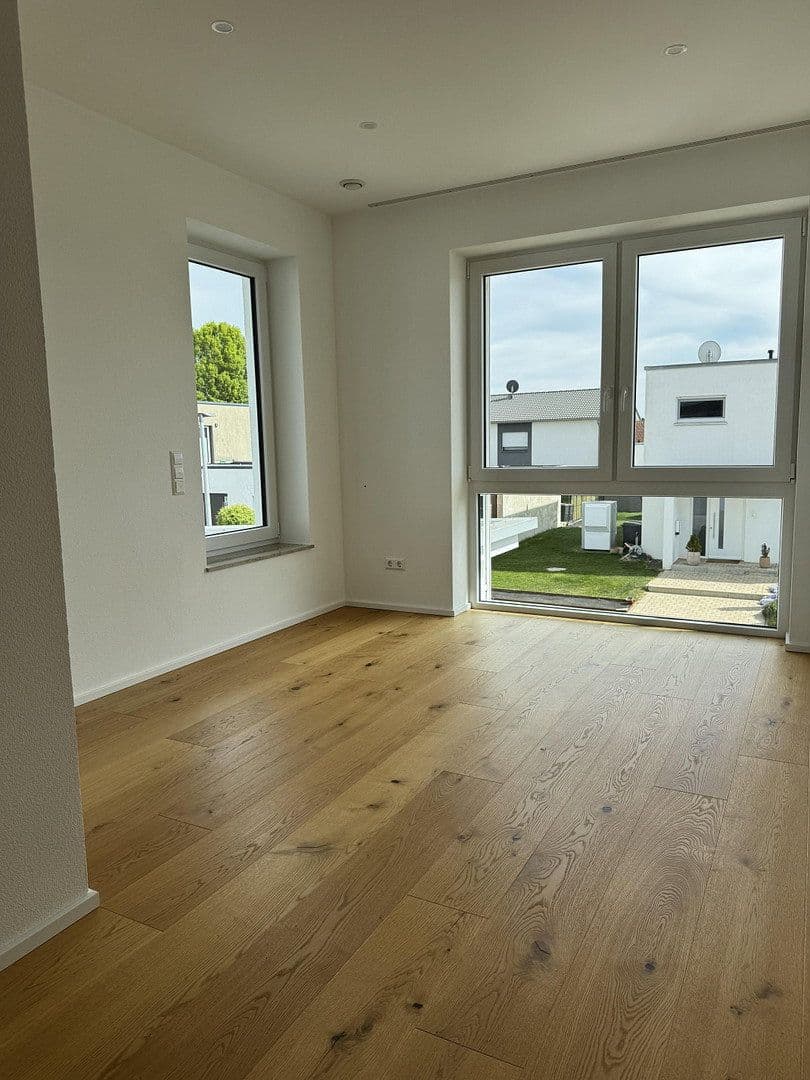 Predaj domu 227 m², pozemek 639 m², Laupheim, Bádensko-Wurttembersko Predaj domu 227 m², pozemek 639 m², Laupheim, Bádensko-Wurttembersko