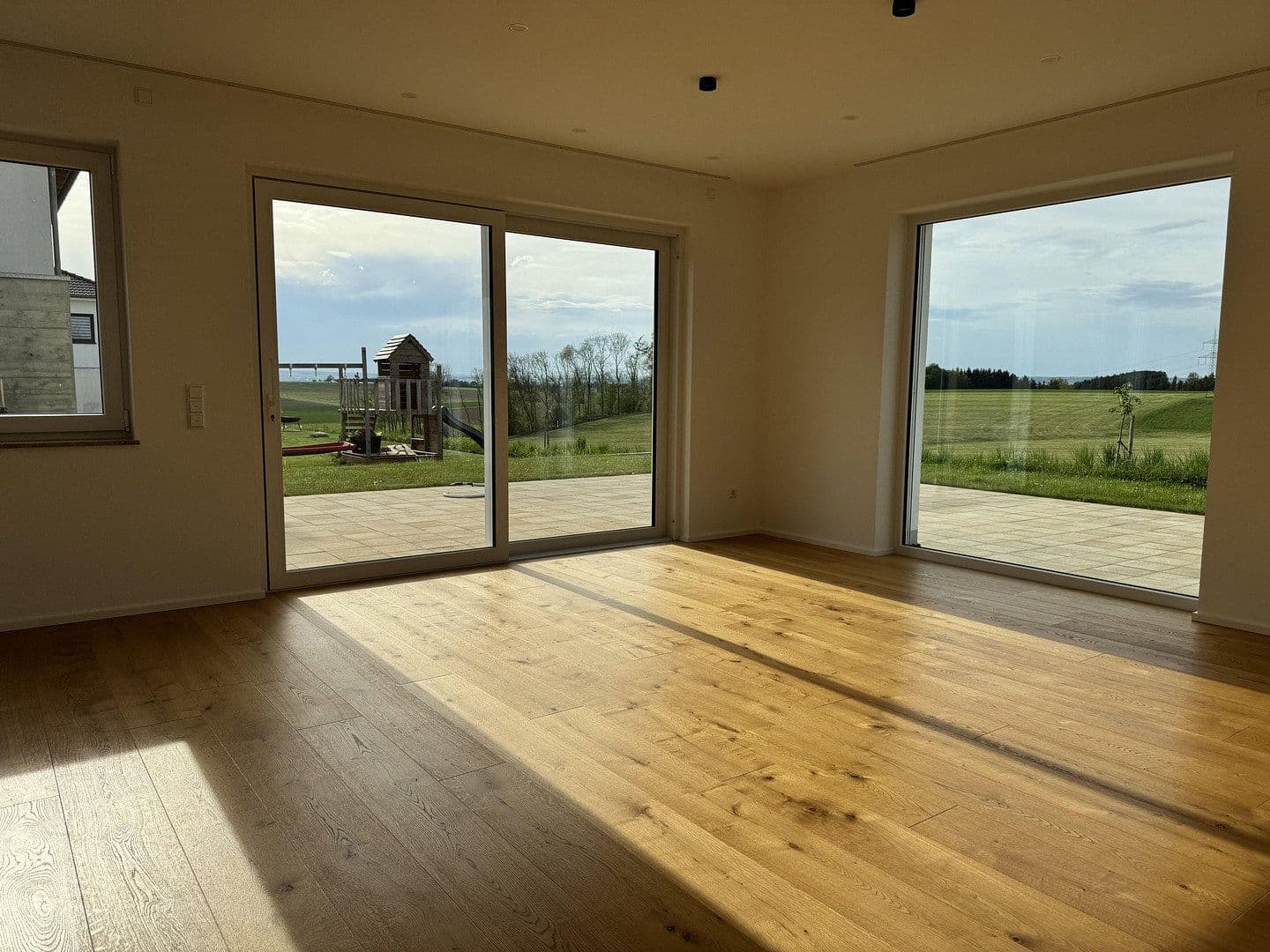 Predaj domu 227 m², pozemek 639 m², Laupheim, Bádensko-Wurttembersko Predaj domu 227 m², pozemek 639 m², Laupheim, Bádensko-Wurttembersko