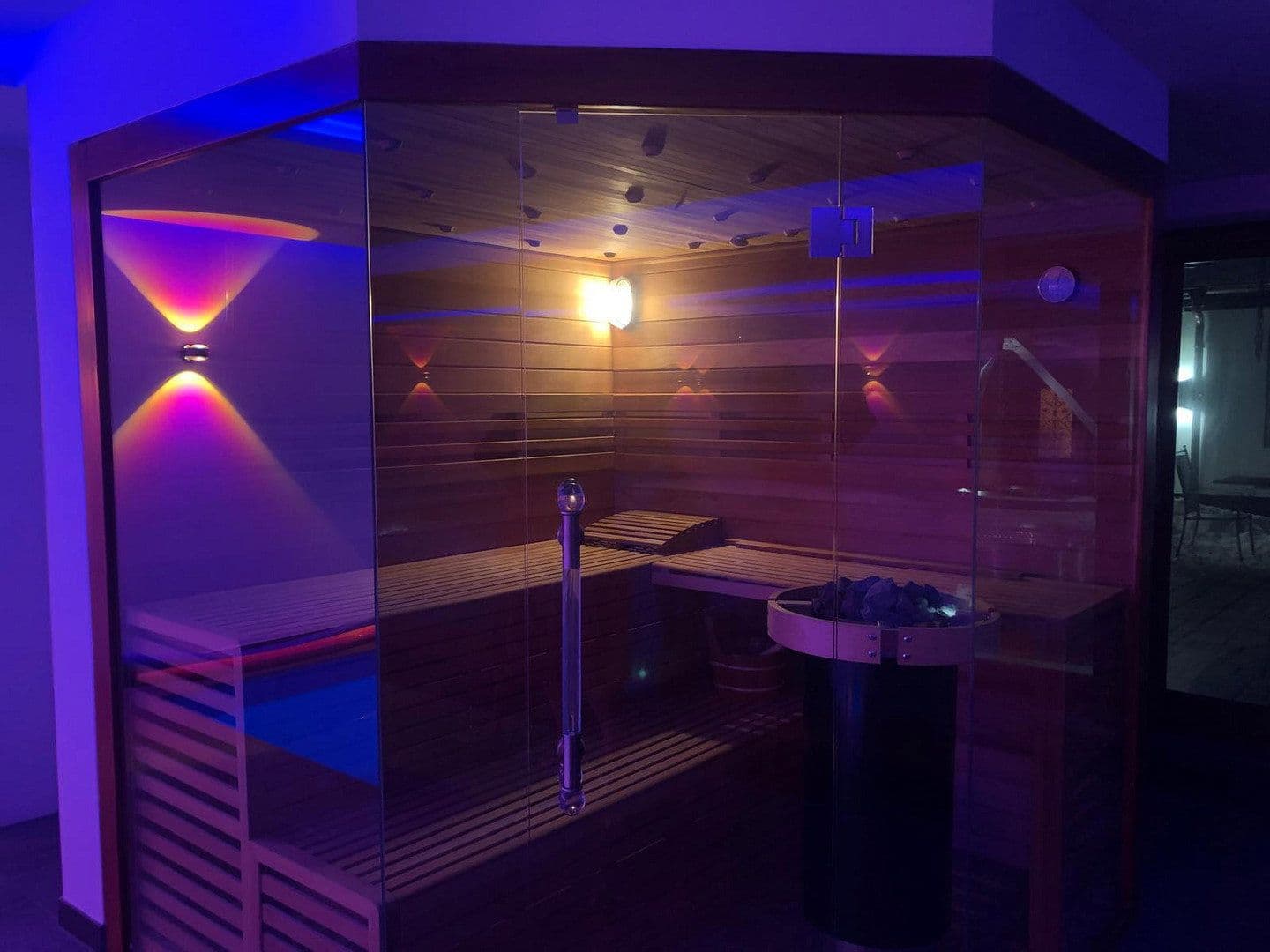 Predaj domu 340 m², pozemek 2.400 m², Hirschenau 7, Rückersdorf, Bavorsko Predaj domu 340 m², pozemek 2.400 m², Hirschenau 7, Rückersdorf, Bavorsko