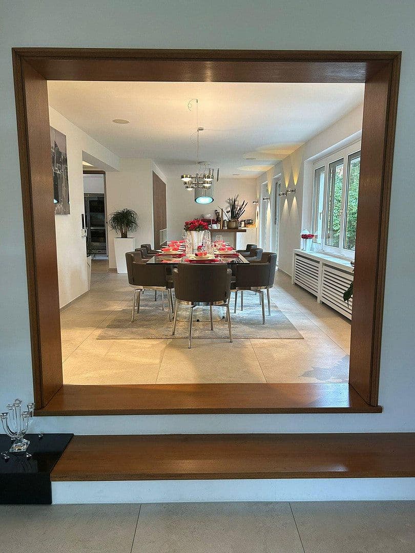 Predaj domu 340 m², pozemek 2.400 m², Hirschenau 7, Rückersdorf, Bavorsko Predaj domu 340 m², pozemek 2.400 m², Hirschenau 7, Rückersdorf, Bavorsko