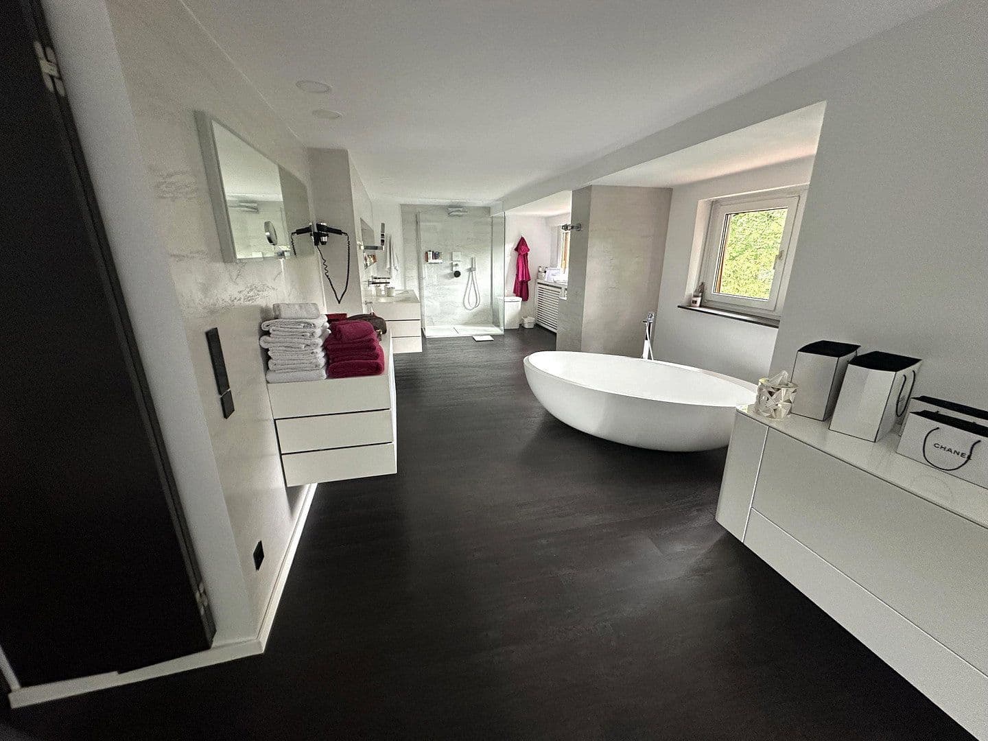 Predaj domu 340 m², pozemek 2.400 m², Hirschenau 7, Rückersdorf, Bavorsko Predaj domu 340 m², pozemek 2.400 m², Hirschenau 7, Rückersdorf, Bavorsko