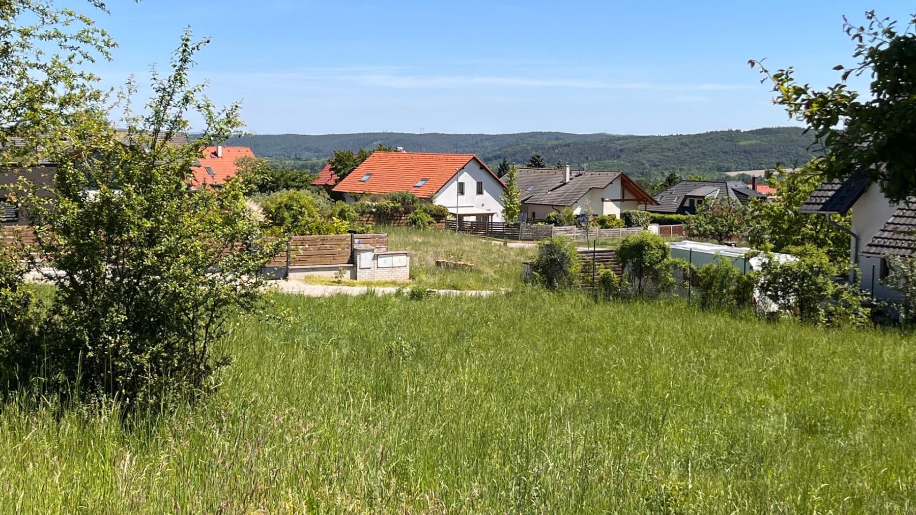 Predaj pozemku 1.250 m², Mníšek pod Brdy, Středočeský kraj Predaj pozemku 1.250 m², Mníšek pod Brdy, Středočeský kraj