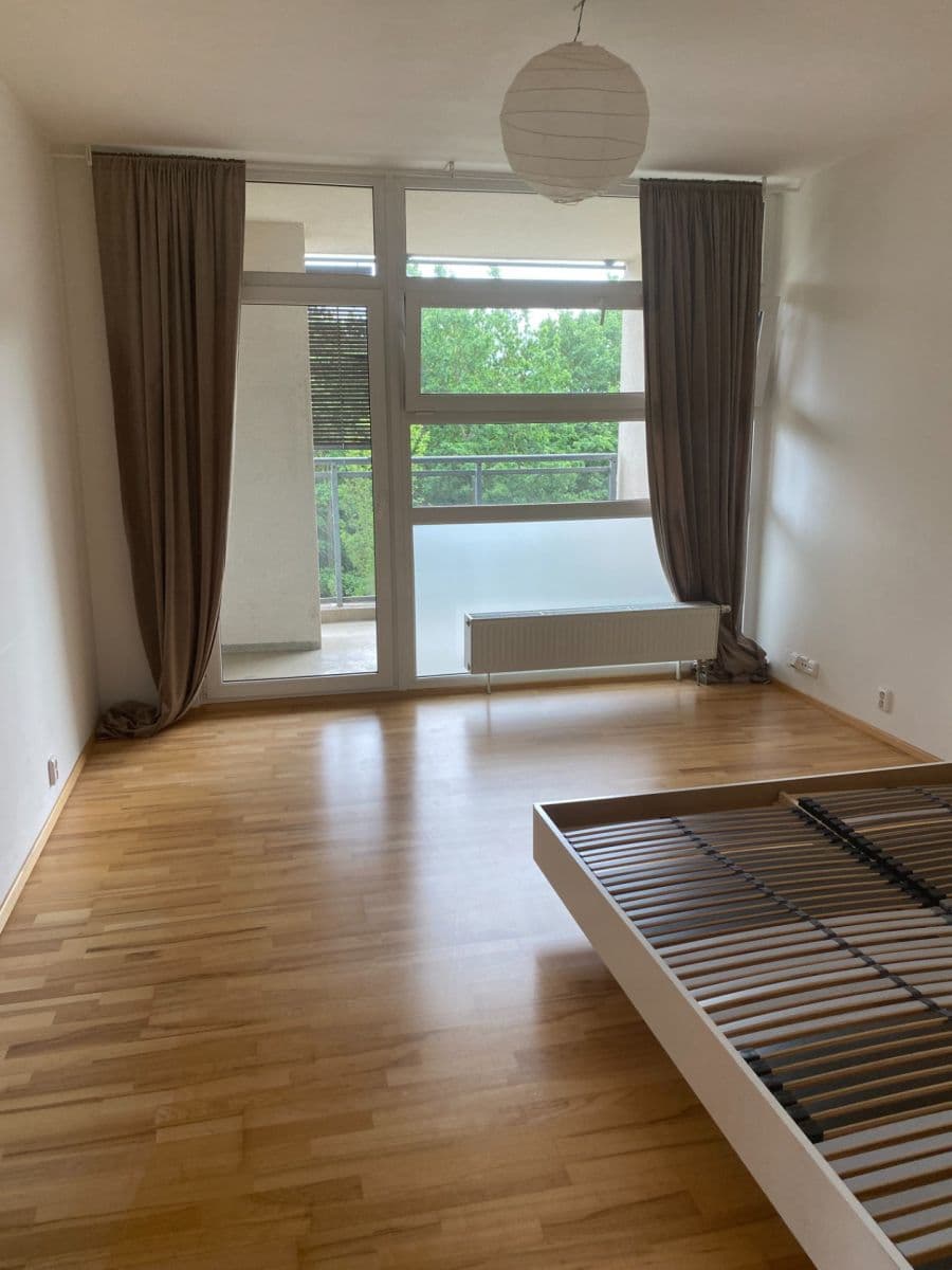 Prenájom bytu 3-izbový 72 m², Vrbovecká, Plzeň, Plzeňský kraj Prenájom bytu 3-izbový 72 m², Vrbovecká, Plzeň, Plzeňský kraj