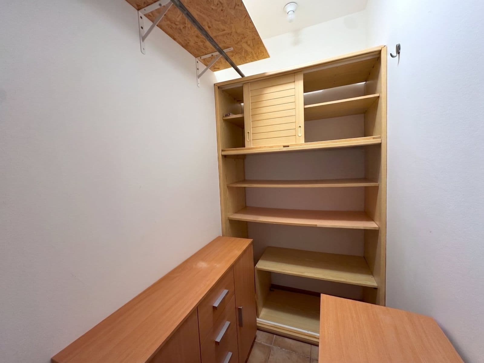 Prenájom bytu 3-izbový 84 m², Lomená, Zbuzany, Středočeský kraj Prenájom bytu 3-izbový 84 m², Lomená, Zbuzany, Středočeský kraj
