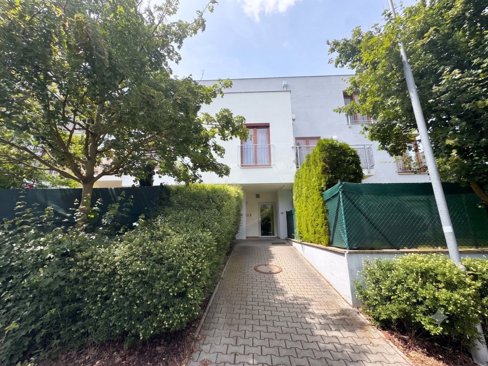 Prenájom bytu 3-izbový 84 m², Lomená, Zbuzany, Středočeský kraj Prenájom bytu 3-izbový 84 m², Lomená, Zbuzany, Středočeský kraj
