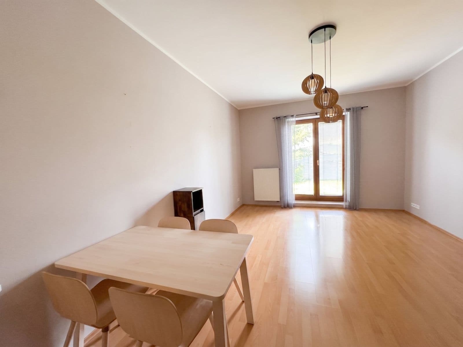 Prenájom bytu 3-izbový 84 m², Lomená, Zbuzany, Středočeský kraj Prenájom bytu 3-izbový 84 m², Lomená, Zbuzany, Středočeský kraj