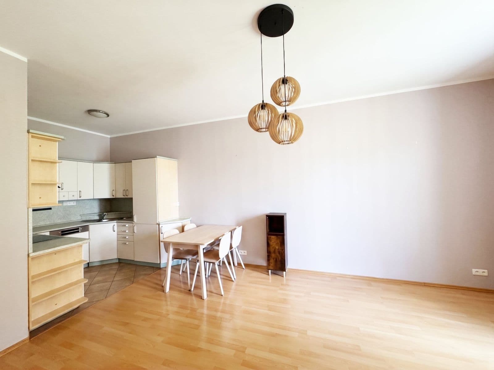 Prenájom bytu 3-izbový 84 m², Lomená, Zbuzany, Středočeský kraj Prenájom bytu 3-izbový 84 m², Lomená, Zbuzany, Středočeský kraj