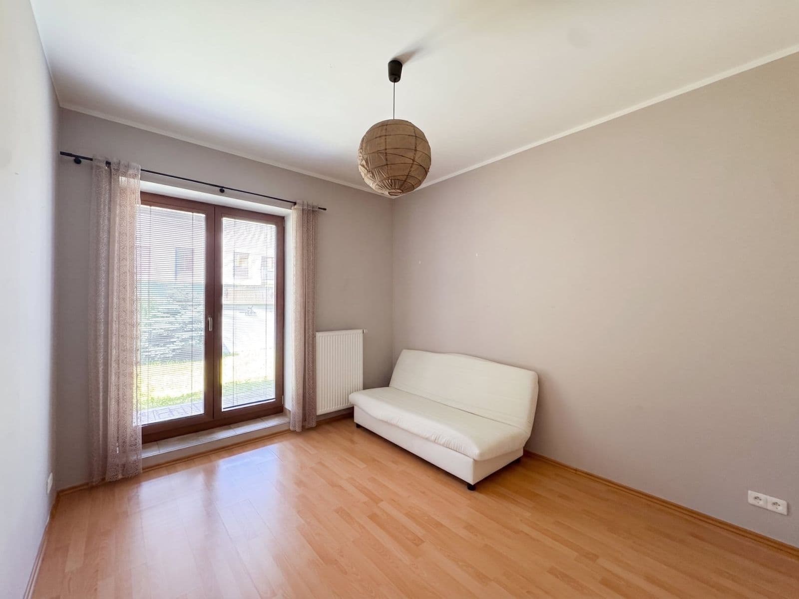 Prenájom bytu 3-izbový 84 m², Lomená, Zbuzany, Středočeský kraj Prenájom bytu 3-izbový 84 m², Lomená, Zbuzany, Středočeský kraj