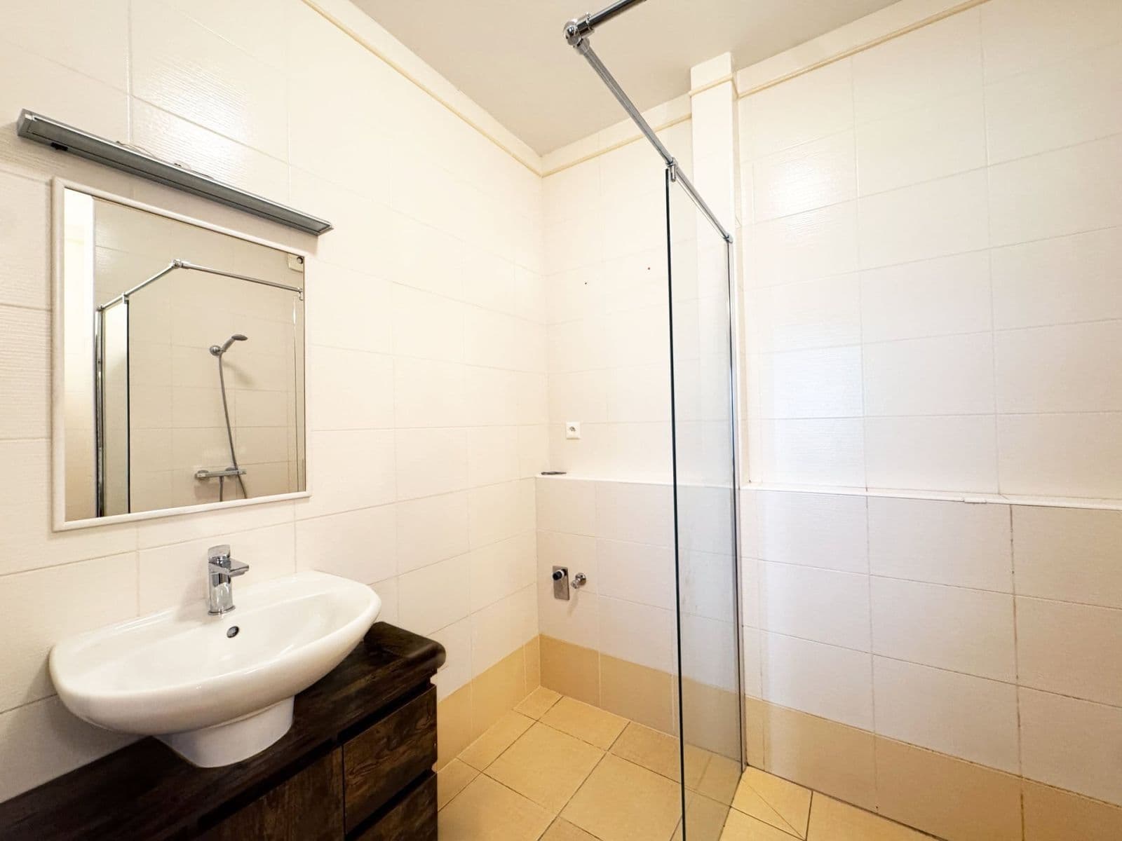 Prenájom bytu 3-izbový 84 m², Lomená, Zbuzany, Středočeský kraj Prenájom bytu 3-izbový 84 m², Lomená, Zbuzany, Středočeský kraj
