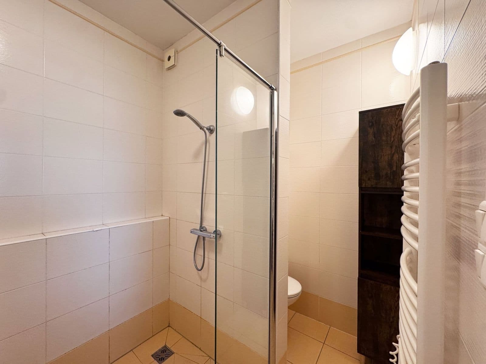 Prenájom bytu 3-izbový 84 m², Lomená, Zbuzany, Středočeský kraj Prenájom bytu 3-izbový 84 m², Lomená, Zbuzany, Středočeský kraj