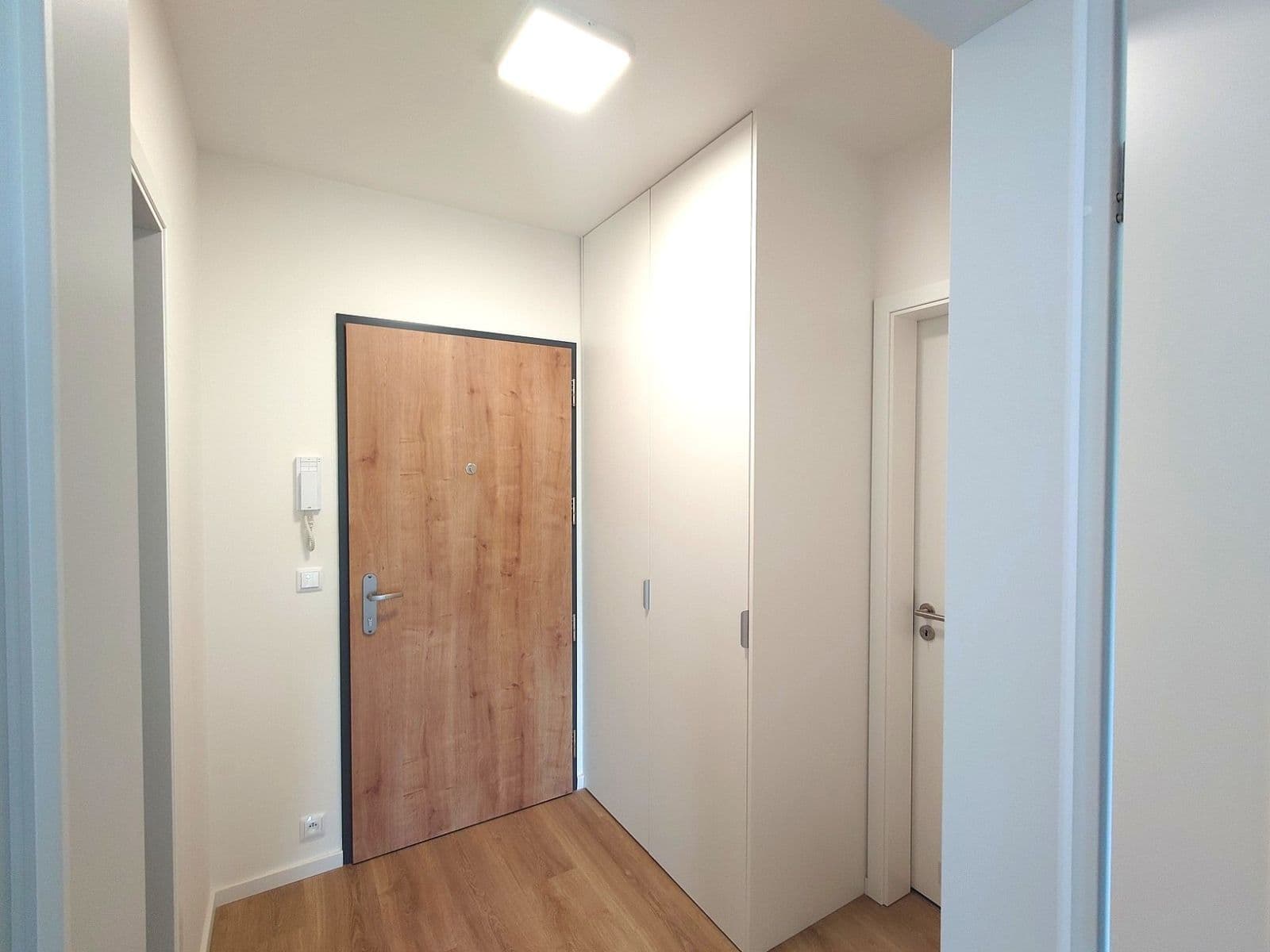 Prenájom bytu 2-izbový 56 m², Divíškové, Praha, Praha Prenájom bytu 2-izbový 56 m², Divíškové, Praha, Praha