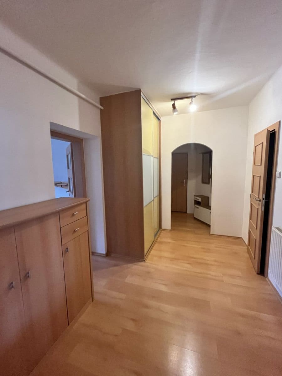 Prenájom bytu 3-izbový 93 m², Bieblova, Ostrava, Moravskoslezský kraj Prenájom bytu 3-izbový 93 m², Bieblova, Ostrava, Moravskoslezský kraj