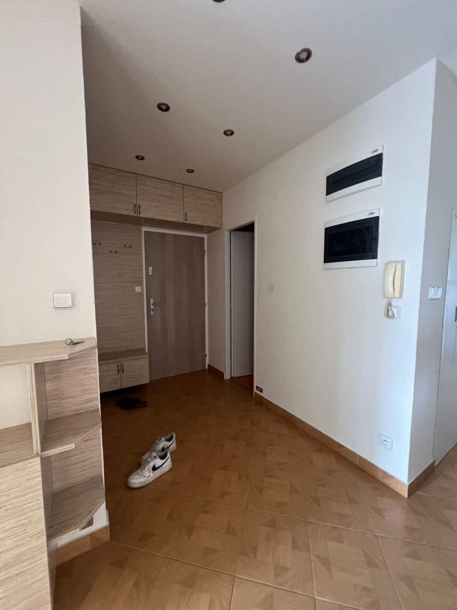 Prenájom bytu 2-izbový 64 m², Gagarinova, Karlovy Vary, Karlovarský kraj Prenájom bytu 2-izbový 64 m², Gagarinova, Karlovy Vary, Karlovarský kraj