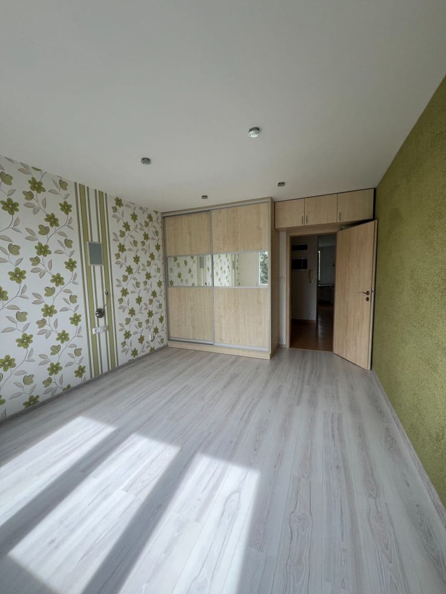 Prenájom bytu 2-izbový 64 m², Gagarinova, Karlovy Vary, Karlovarský kraj Prenájom bytu 2-izbový 64 m², Gagarinova, Karlovy Vary, Karlovarský kraj