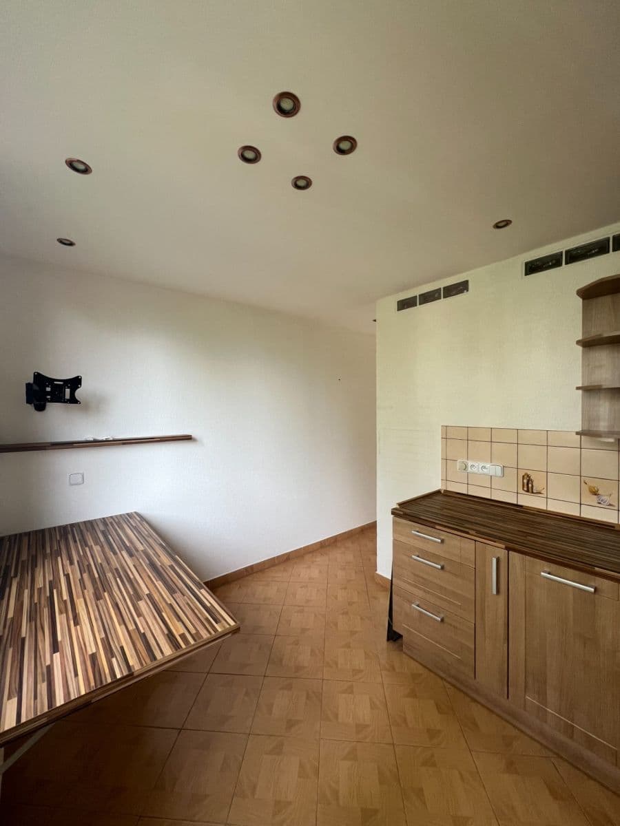 Prenájom bytu 2-izbový 64 m², Gagarinova, Karlovy Vary, Karlovarský kraj Prenájom bytu 2-izbový 64 m², Gagarinova, Karlovy Vary, Karlovarský kraj