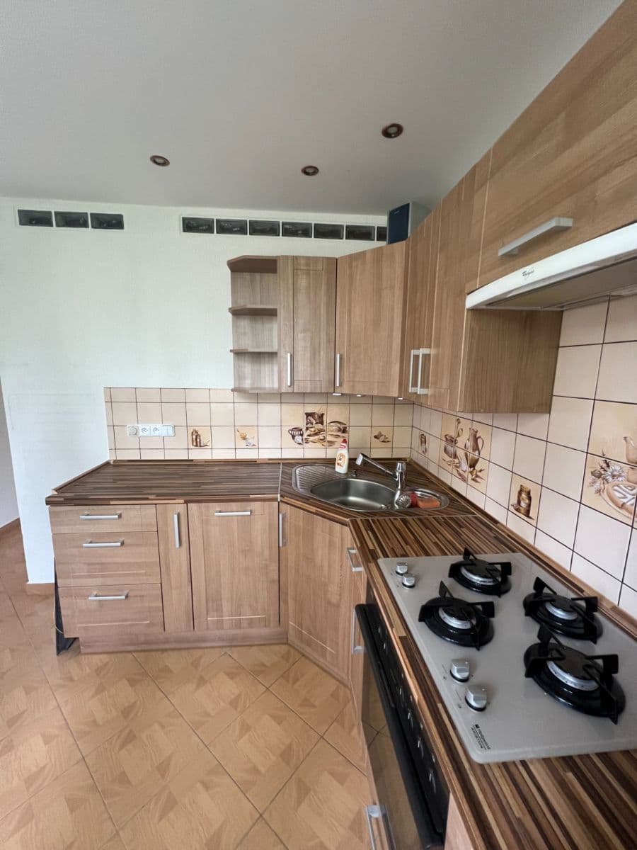 Prenájom bytu 2-izbový 64 m², Gagarinova, Karlovy Vary, Karlovarský kraj Prenájom bytu 2-izbový 64 m², Gagarinova, Karlovy Vary, Karlovarský kraj