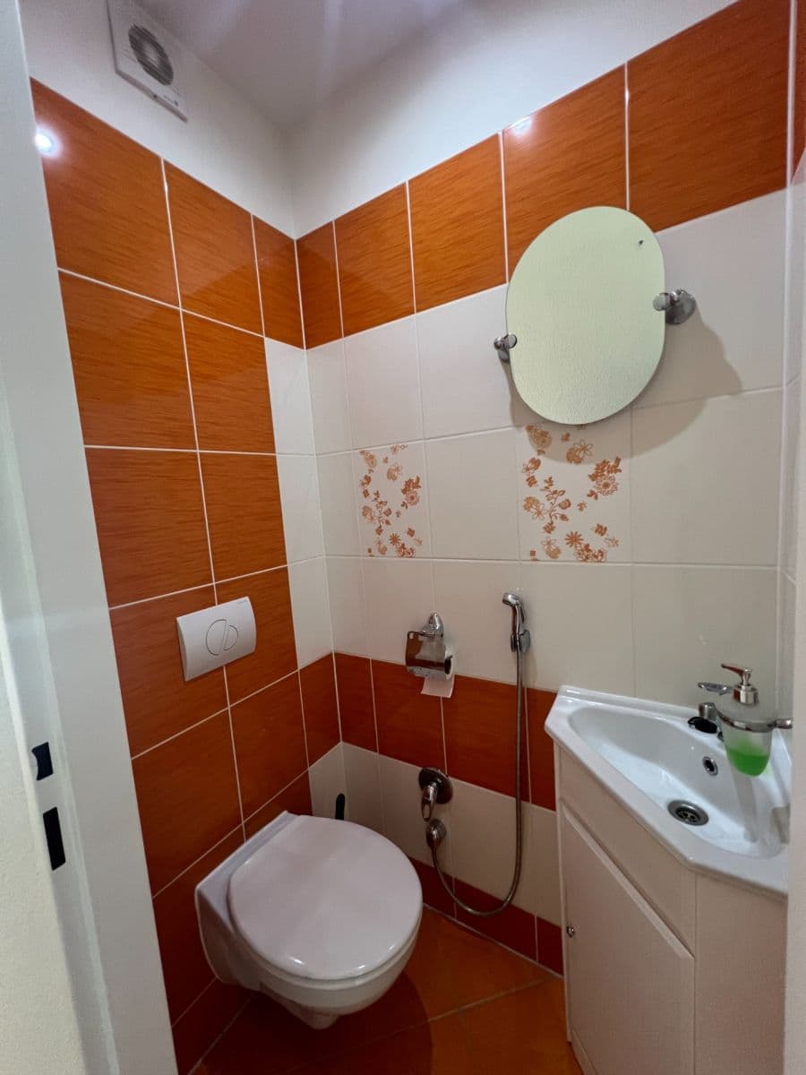 Prenájom bytu 2-izbový 64 m², Gagarinova, Karlovy Vary, Karlovarský kraj Prenájom bytu 2-izbový 64 m², Gagarinova, Karlovy Vary, Karlovarský kraj