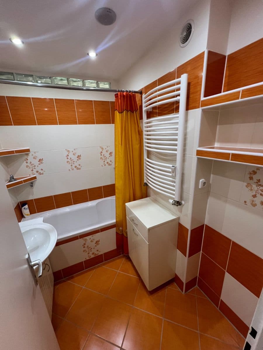 Prenájom bytu 2-izbový 64 m², Gagarinova, Karlovy Vary, Karlovarský kraj Prenájom bytu 2-izbový 64 m², Gagarinova, Karlovy Vary, Karlovarský kraj