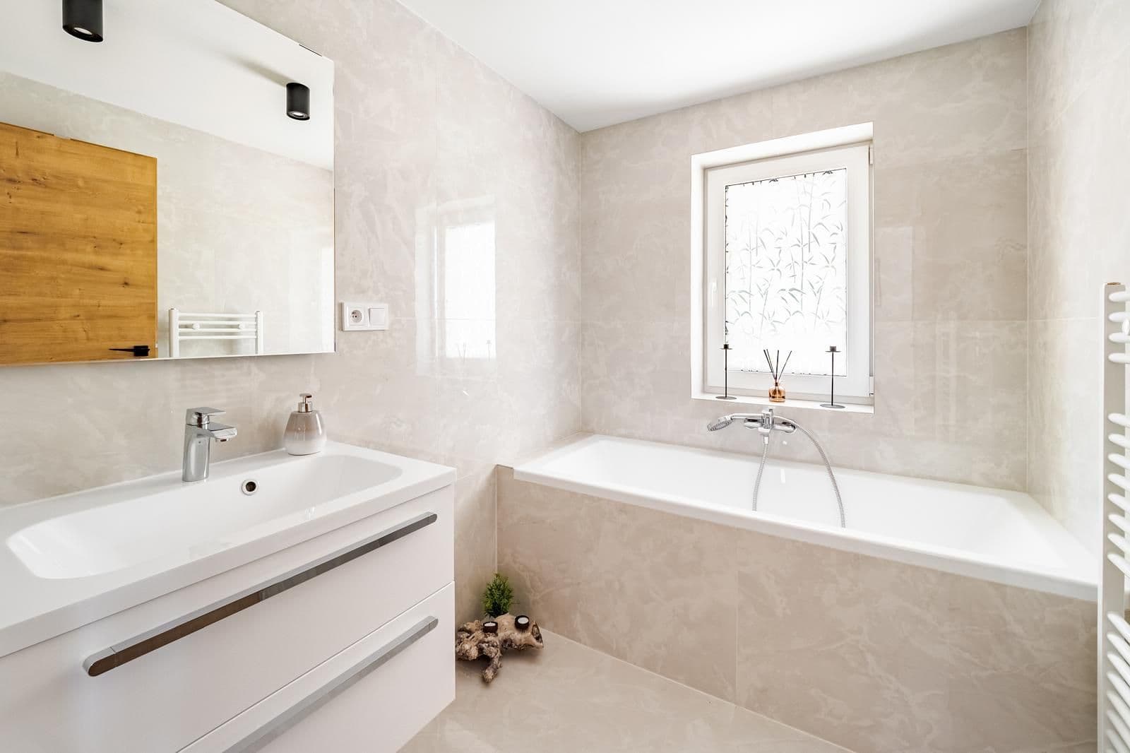 Predaj domu 154 m², pozemek 1.300 m², Horní Planá, Jihočeský kraj Predaj domu 154 m², pozemek 1.300 m², Horní Planá, Jihočeský kraj