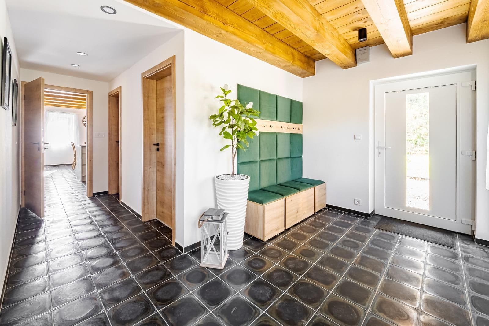 Predaj domu 154 m², pozemek 1.300 m², Horní Planá, Jihočeský kraj Predaj domu 154 m², pozemek 1.300 m², Horní Planá, Jihočeský kraj