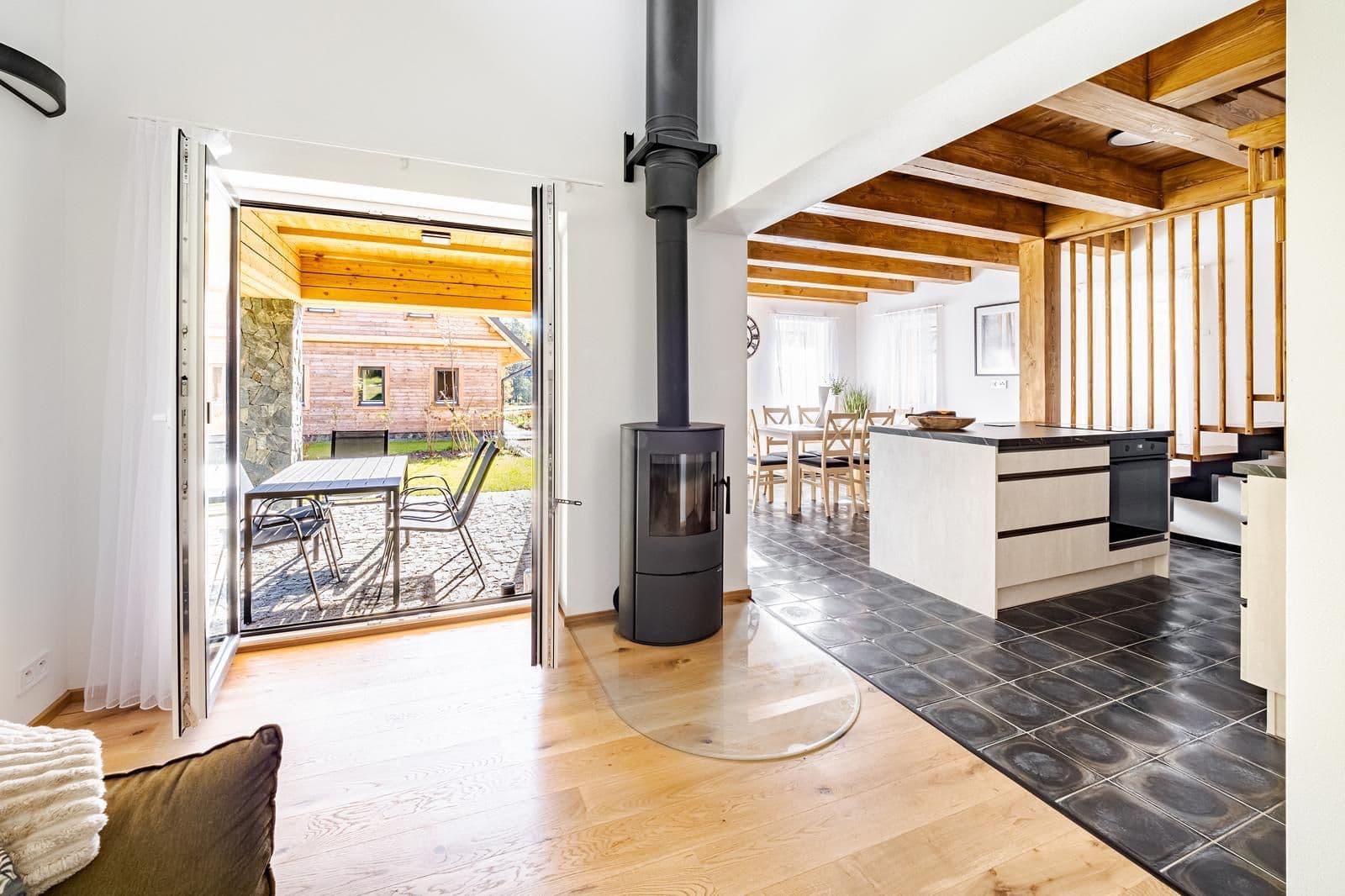 Predaj domu 154 m², pozemek 1.300 m², Horní Planá, Jihočeský kraj Predaj domu 154 m², pozemek 1.300 m², Horní Planá, Jihočeský kraj