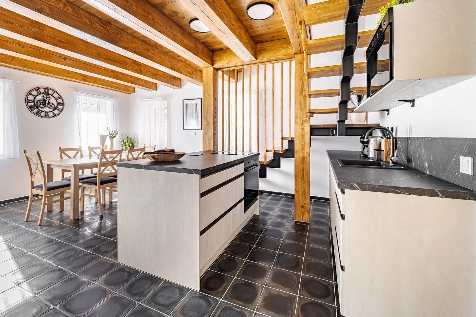 Predaj domu 154 m², pozemek 1.300 m², Horní Planá, Jihočeský kraj Predaj domu 154 m², pozemek 1.300 m², Horní Planá, Jihočeský kraj