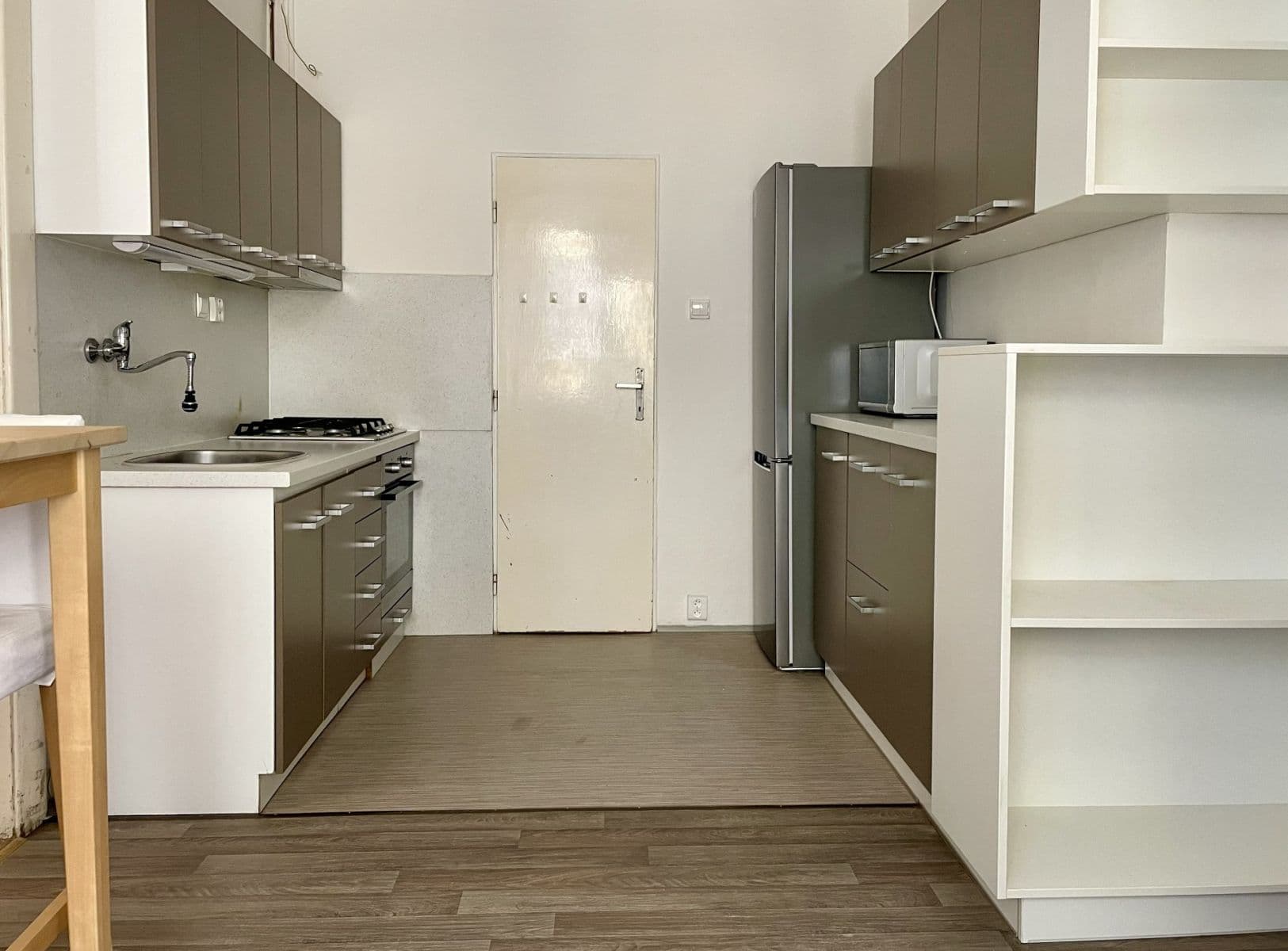 Prenájom bytu 1-izbový 42 m², Jugoslávských partyzánů, Praha, Praha Prenájom bytu 1-izbový 42 m², Jugoslávských partyzánů, Praha, Praha