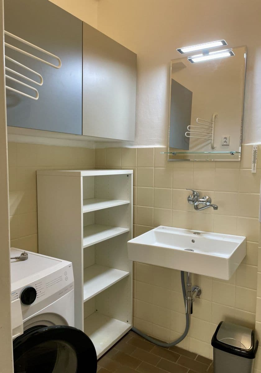 Prenájom bytu 1-izbový 42 m², Jugoslávských partyzánů, Praha, Praha Prenájom bytu 1-izbový 42 m², Jugoslávských partyzánů, Praha, Praha