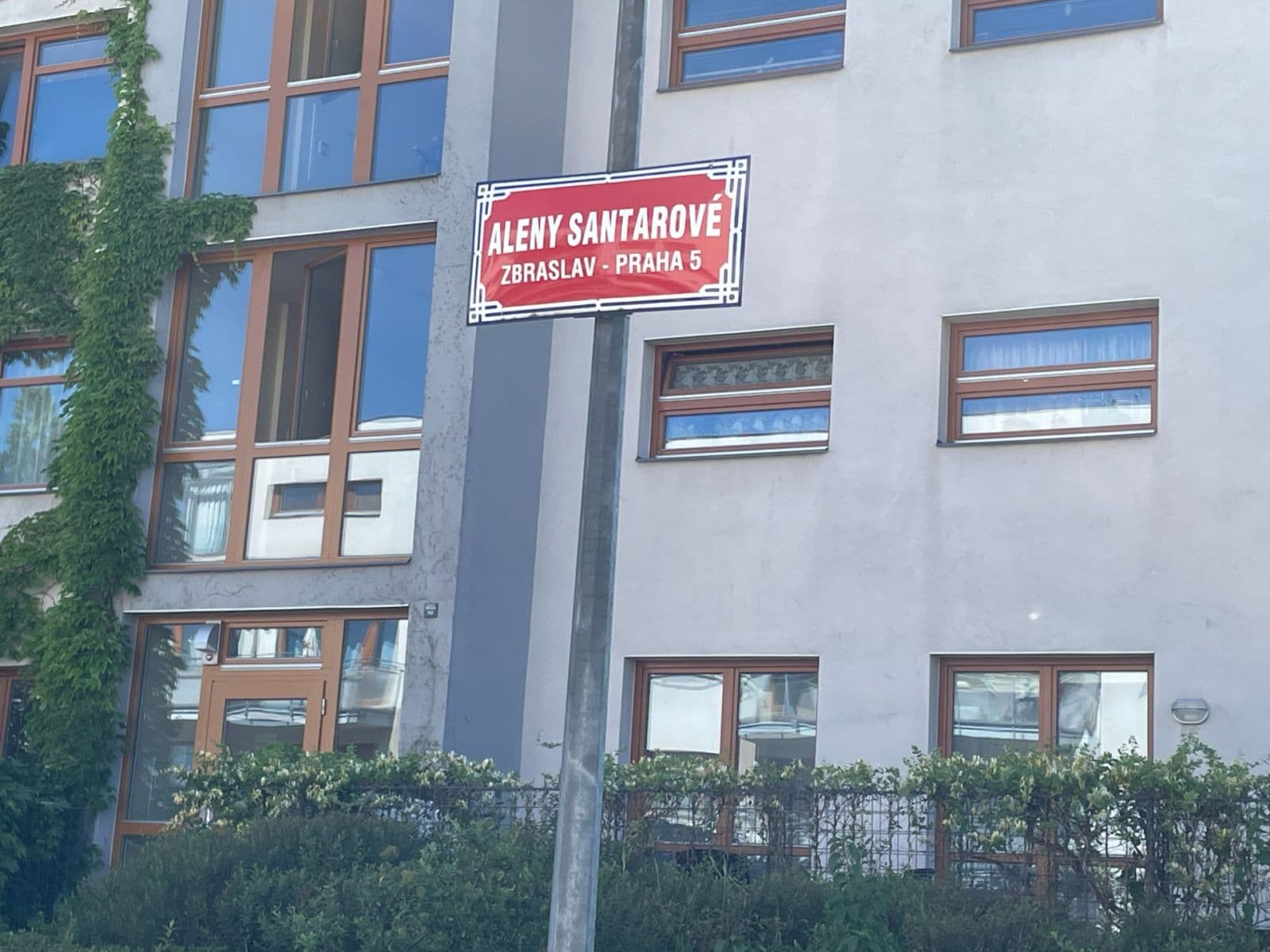 Prenájom garáže 11 m², Aleny Santarové, Praha, Praha Prenájom garáže 11 m², Aleny Santarové, Praha, Praha
