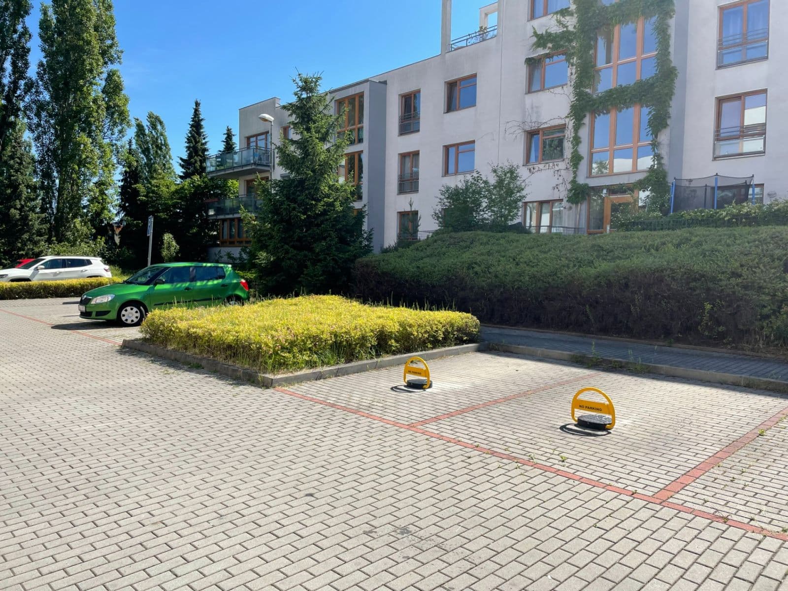 Prenájom garáže 11 m², Aleny Santarové, Praha, Praha Prenájom garáže 11 m², Aleny Santarové, Praha, Praha