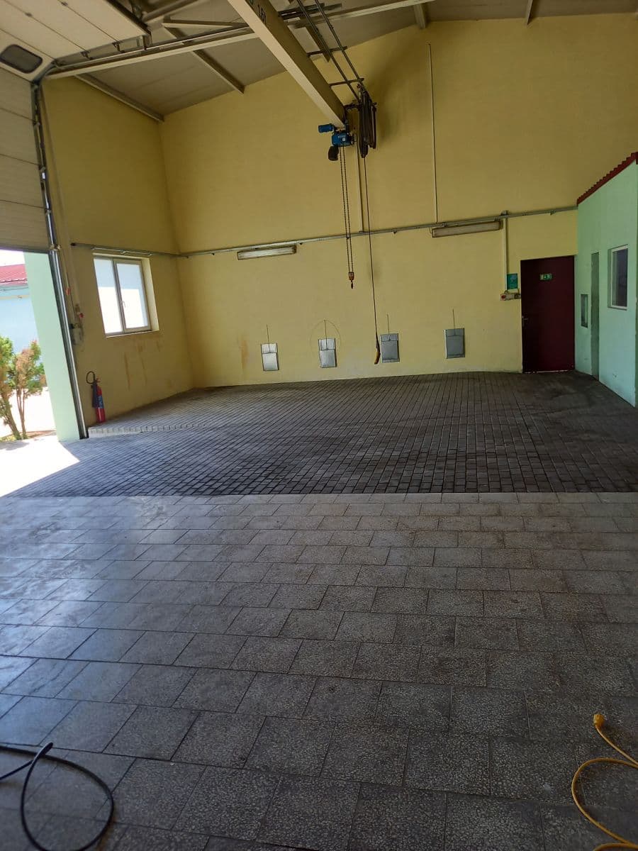 Prenájom nebytového priestoru 300 m², Šafaříkova, Hustopeče, Jihomoravský kraj Prenájom nebytového priestoru 300 m², Šafaříkova, Hustopeče, Jihomoravský kraj