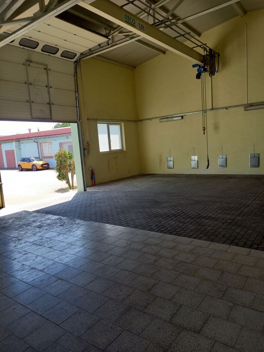 Prenájom nebytového priestoru 300 m², Šafaříkova, Hustopeče, Jihomoravský kraj Prenájom nebytového priestoru 300 m², Šafaříkova, Hustopeče, Jihomoravský kraj