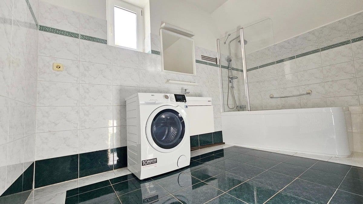 Prenájom bytu 2-izbový 64 m², Hostinského, Praha, Praha Prenájom bytu 2-izbový 64 m², Hostinského, Praha, Praha