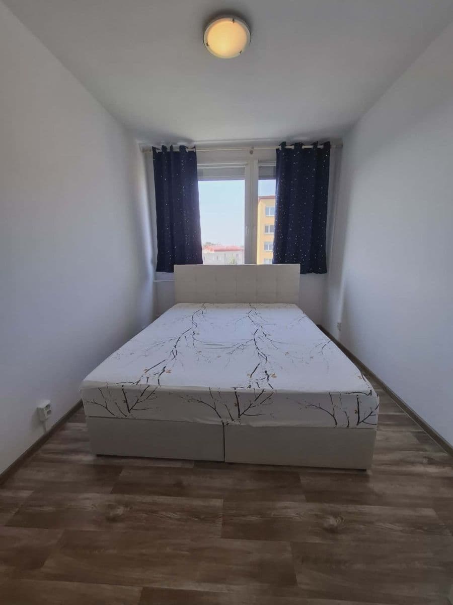 Prenájom bytu 2-izbový 44 m², Vlasákova, Mělník, Středočeský kraj Prenájom bytu 2-izbový 44 m², Vlasákova, Mělník, Středočeský kraj