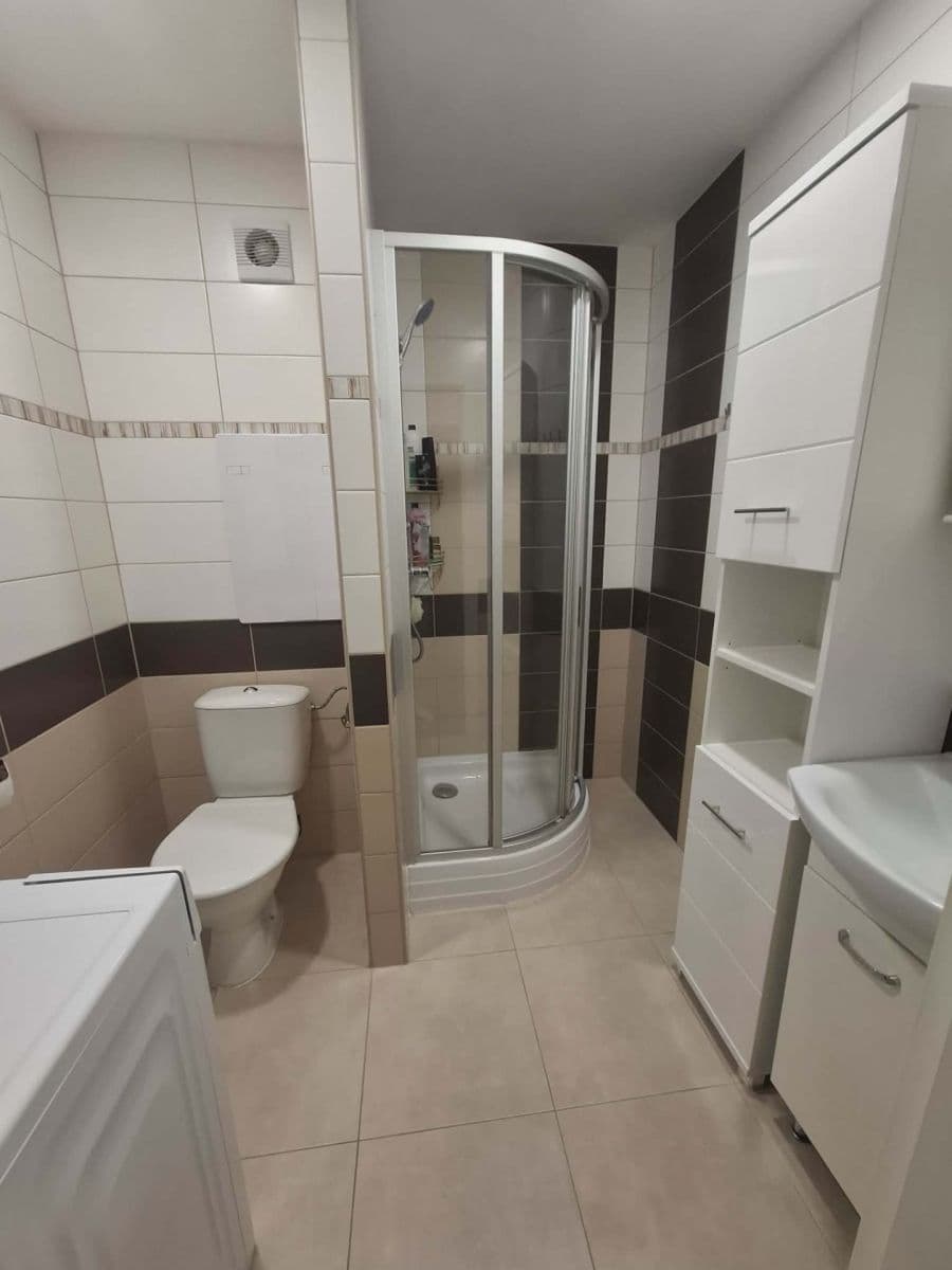 Prenájom bytu 2-izbový 44 m², Vlasákova, Mělník, Středočeský kraj Prenájom bytu 2-izbový 44 m², Vlasákova, Mělník, Středočeský kraj