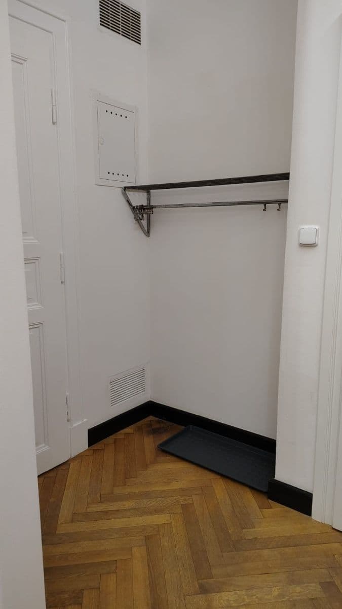 Prenájom bytu 1-izbový 32 m², Hálkova, Praha, Praha Prenájom bytu 1-izbový 32 m², Hálkova, Praha, Praha
