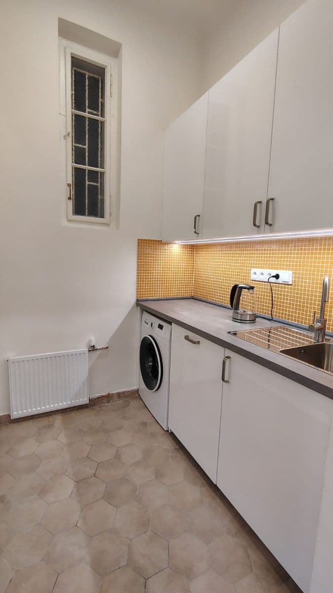 Prenájom bytu 1-izbový 32 m², Hálkova, Praha, Praha Prenájom bytu 1-izbový 32 m², Hálkova, Praha, Praha
