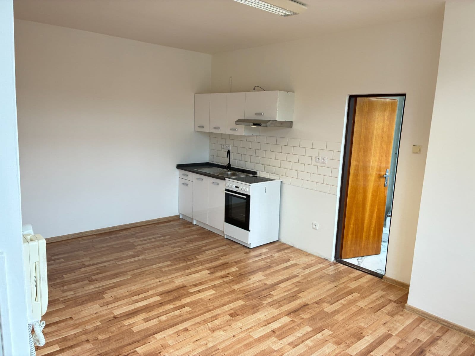 Prenájom bytu 1-izbový 27 m², T. G. Masaryka, Karlovy Vary, Karlovarský kraj Prenájom bytu 1-izbový 27 m², T. G. Masaryka, Karlovy Vary, Karlovarský kraj
