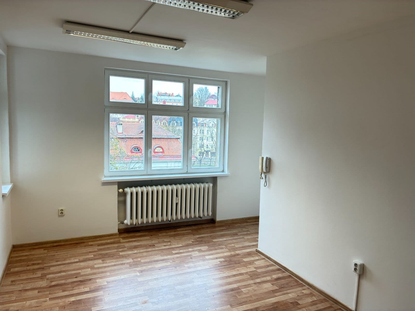 Prenájom bytu 1-izbový 27 m², T. G. Masaryka, Karlovy Vary, Karlovarský kraj Prenájom bytu 1-izbový 27 m², T. G. Masaryka, Karlovy Vary, Karlovarský kraj