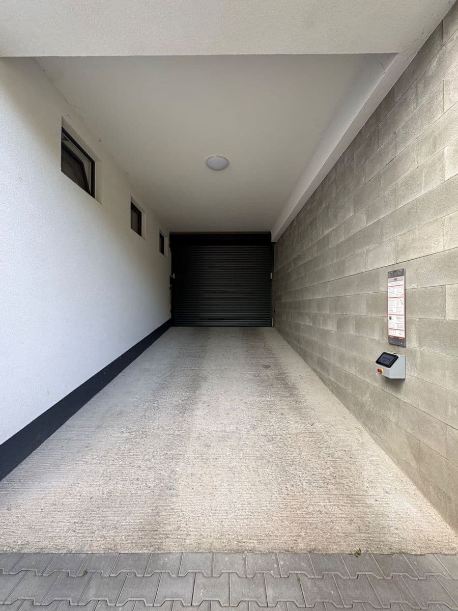 Prenájom garáže 13 m², Šafaříkova, Brno, Jihomoravský kraj Prenájom garáže 13 m², Šafaříkova, Brno, Jihomoravský kraj