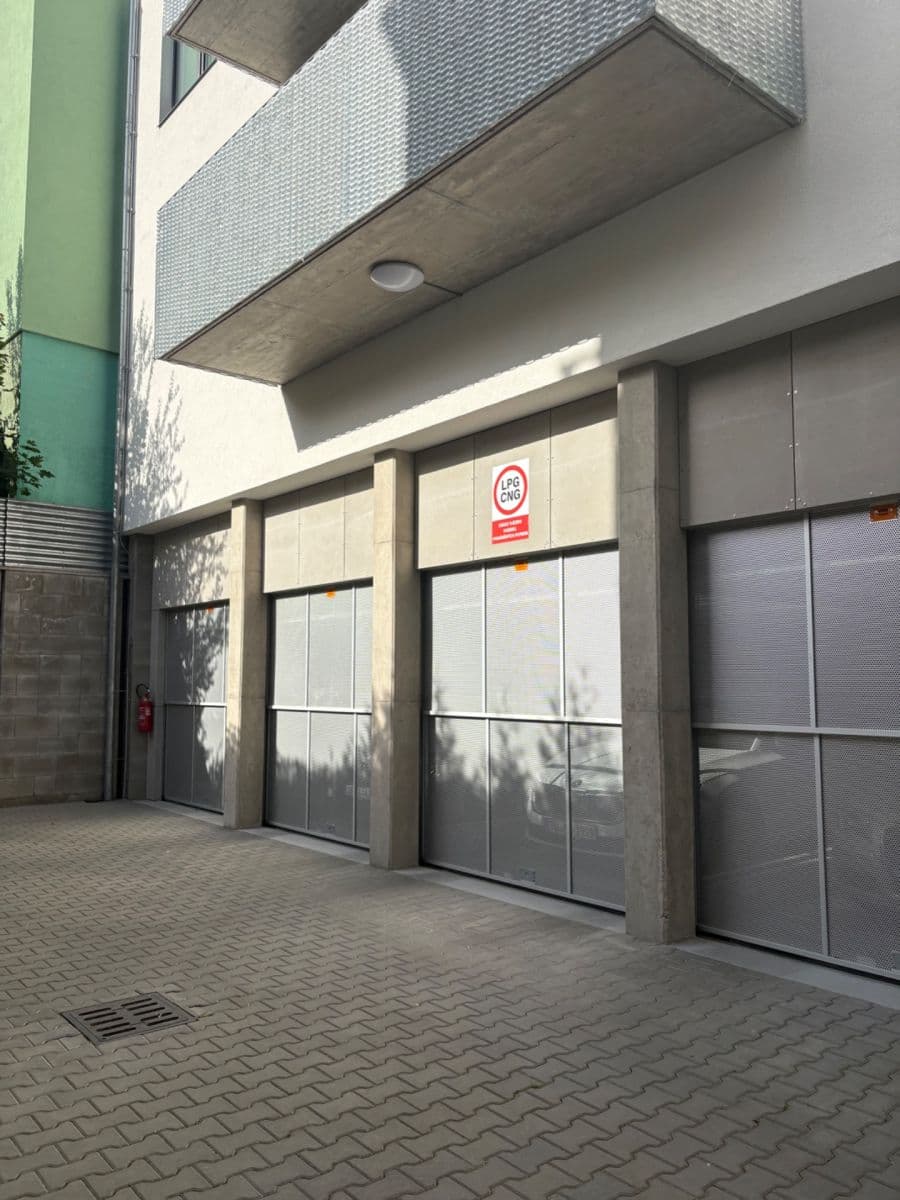 Prenájom garáže 13 m², Šafaříkova, Brno, Jihomoravský kraj Prenájom garáže 13 m², Šafaříkova, Brno, Jihomoravský kraj