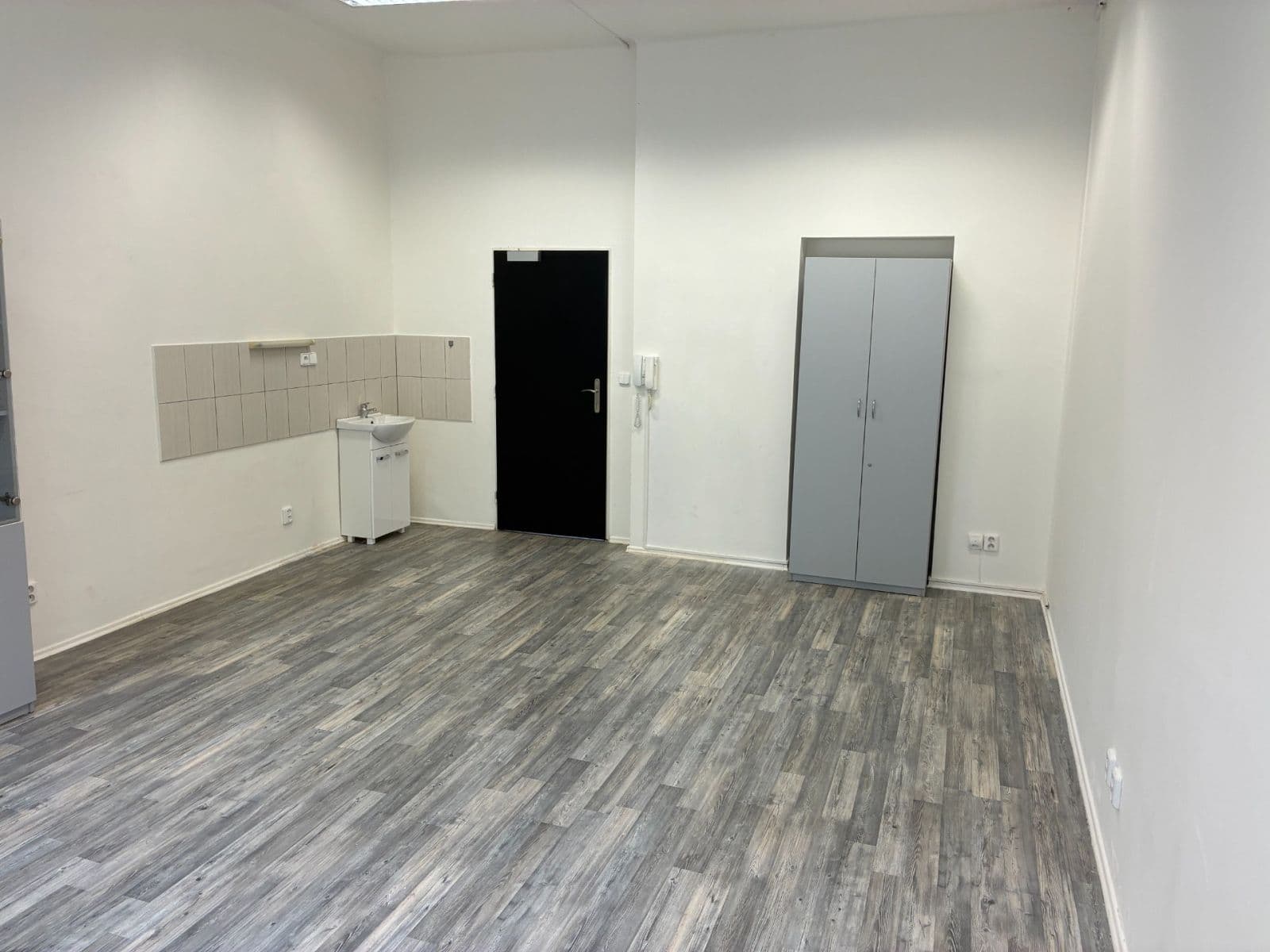 Prenájom nebytového priestoru 30 m², T. G. Masaryka, Karlovy Vary, Karlovarský kraj Prenájom nebytového priestoru 30 m², T. G. Masaryka, Karlovy Vary, Karlovarský kraj