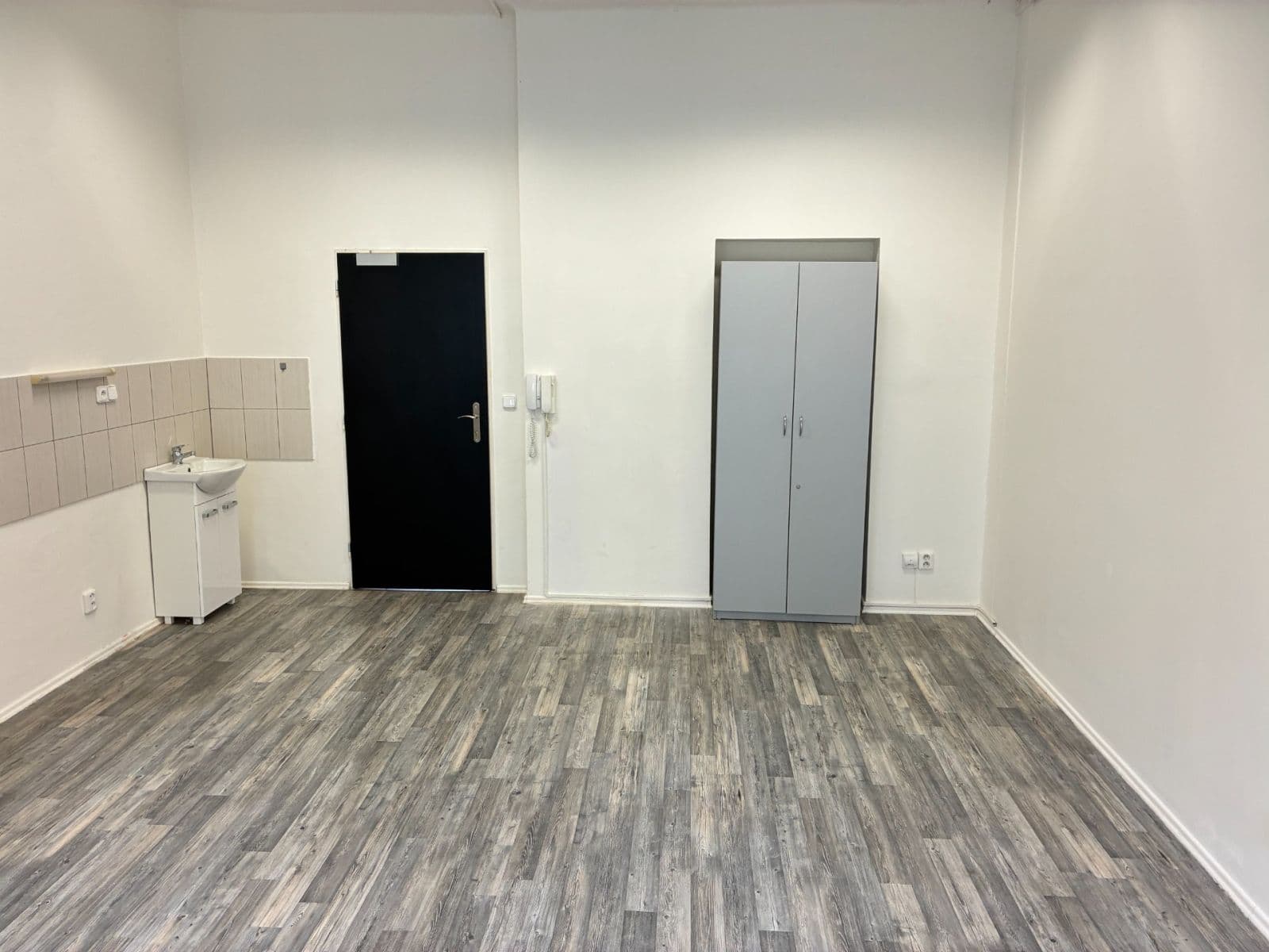 Prenájom nebytového priestoru 30 m², T. G. Masaryka, Karlovy Vary, Karlovarský kraj Prenájom nebytového priestoru 30 m², T. G. Masaryka, Karlovy Vary, Karlovarský kraj