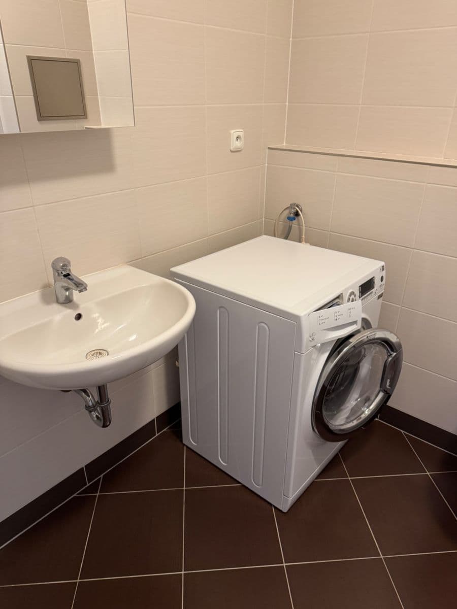 Predaj bytu 1-izbový 34 m², Hornoměcholupská, Praha, Praha Predaj bytu 1-izbový 34 m², Hornoměcholupská, Praha, Praha