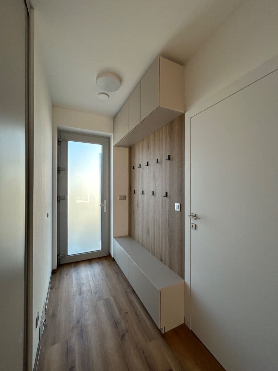 Prenájom bytu 4-izbový 115 m², Šlapanice, Jihomoravský kraj Prenájom bytu 4-izbový 115 m², Šlapanice, Jihomoravský kraj