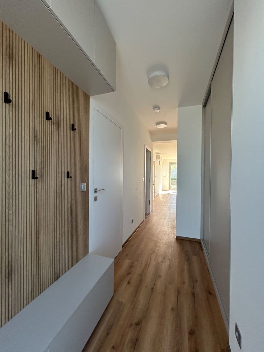Prenájom bytu 4-izbový 115 m², Šlapanice, Jihomoravský kraj Prenájom bytu 4-izbový 115 m², Šlapanice, Jihomoravský kraj