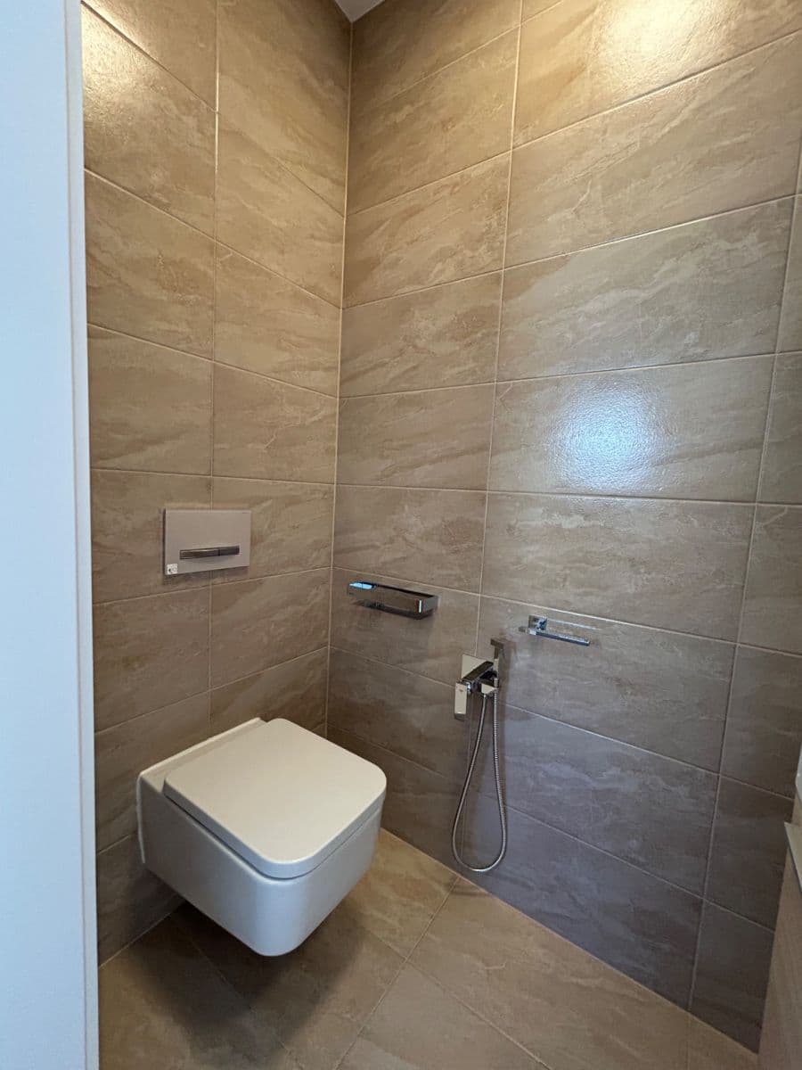 Prenájom bytu 4-izbový 115 m², Šlapanice, Jihomoravský kraj Prenájom bytu 4-izbový 115 m², Šlapanice, Jihomoravský kraj