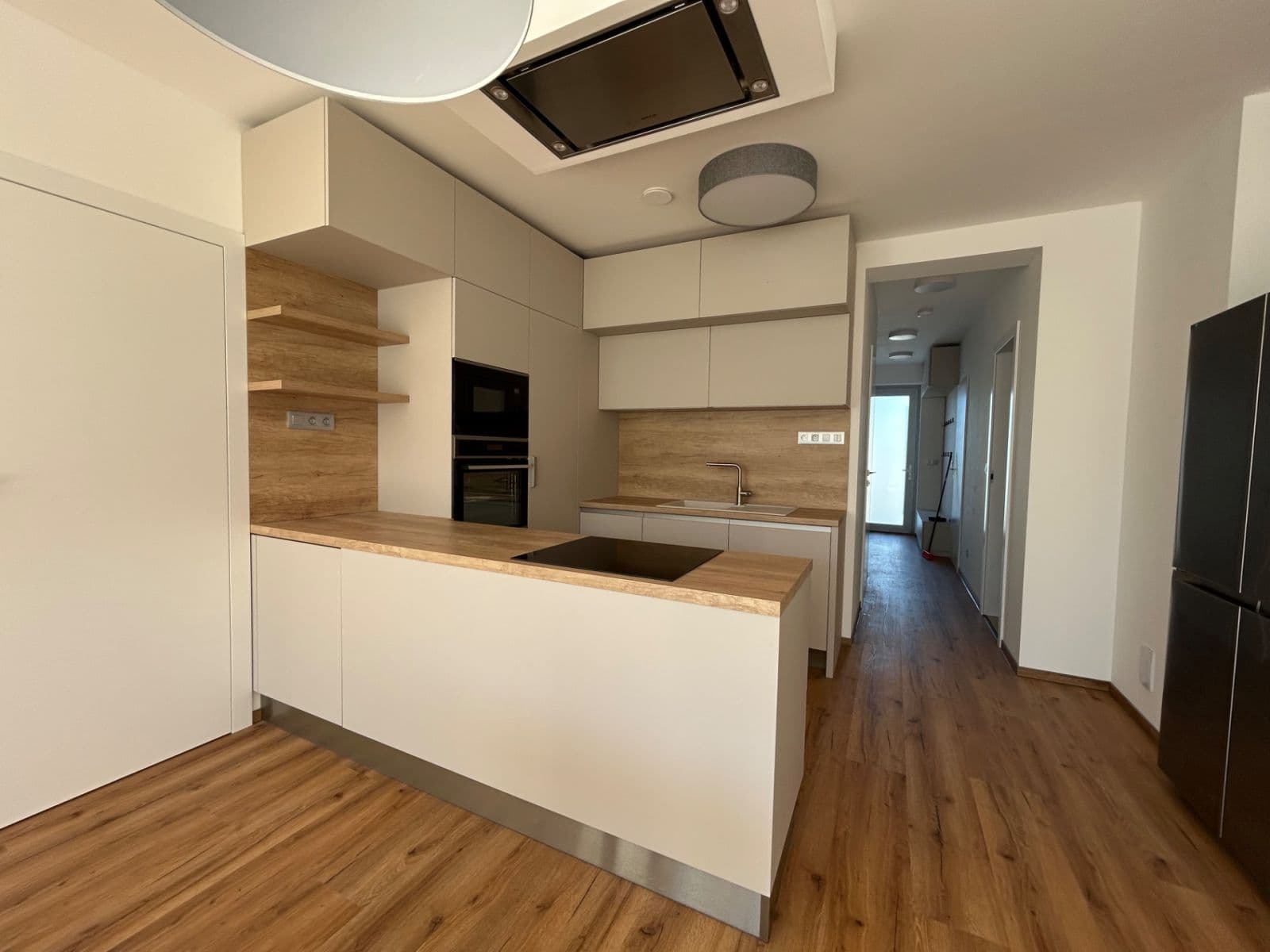 Prenájom bytu 4-izbový 115 m², Šlapanice, Jihomoravský kraj Prenájom bytu 4-izbový 115 m², Šlapanice, Jihomoravský kraj